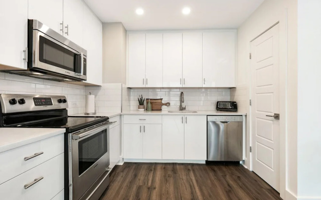 Modern Condos in California Building by Hosteeva