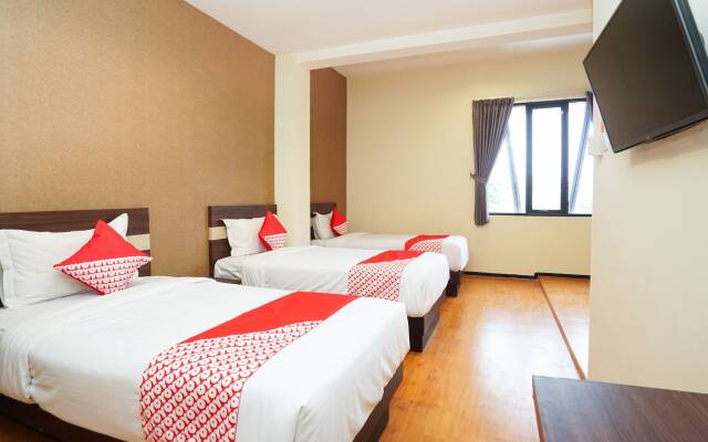 Super OYO 283 Helvetia Residence