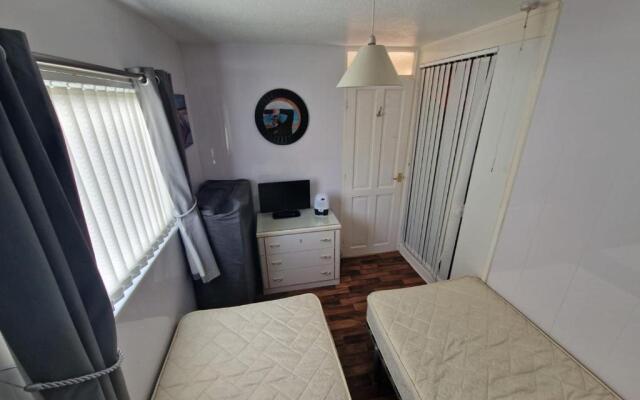 60 upperlakeside glan gwna