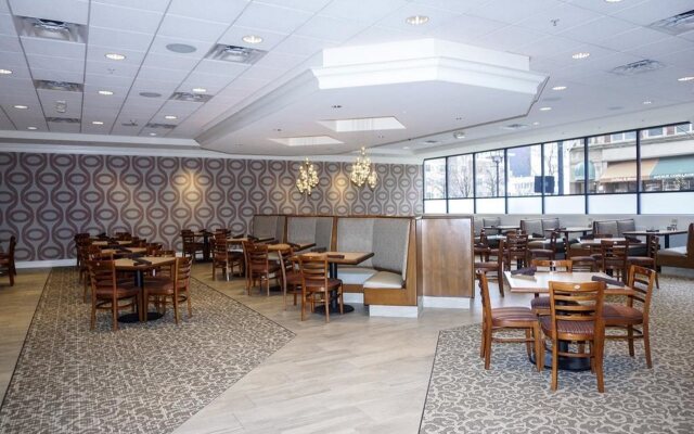 DoubleTree by Hilton Milwaukee Downtown