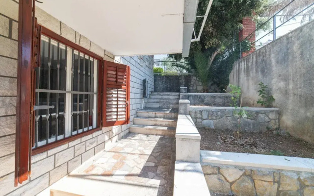 Perfect Beachfront Getaway Ideal for Families