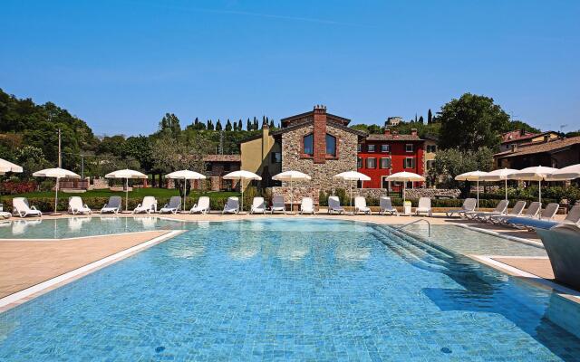 Apartment in Lazise with communal pool