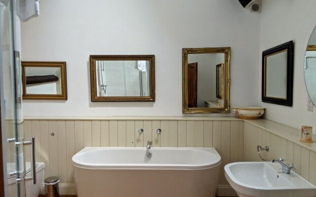 Huntsham Court