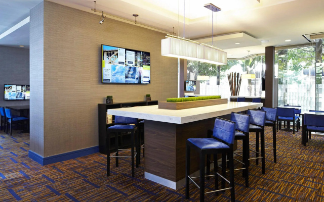 Courtyard by Marriott Los Angeles LAX/Century Boulevard