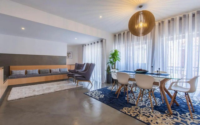 Lovelystay - Sunshine Residence in the Heart of Graça