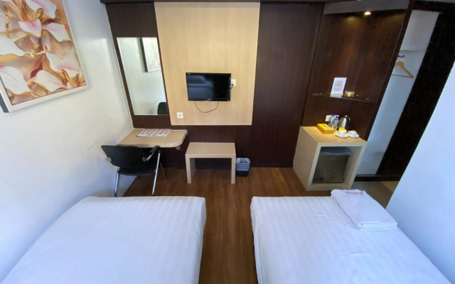 RedDoorz Premium near Grand Batam Mall