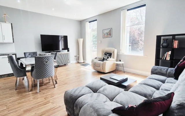 Stylish & Modern 2BR Flat