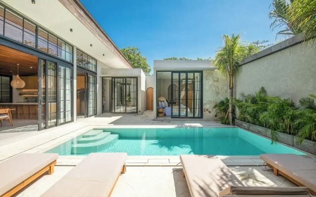 Stylish 5BR Boho Hideaway, 5 Minutes From Bingin