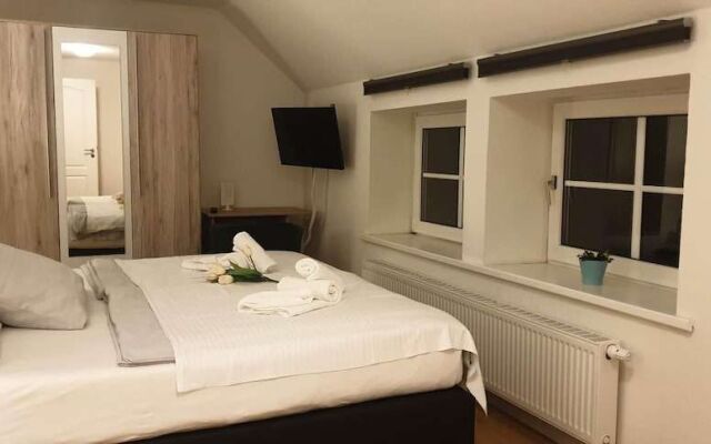 Apartment With Garden and City View