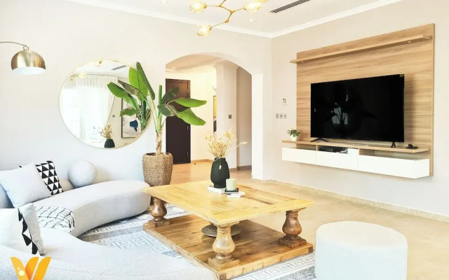 Venduras- Luxe 3BR Villa Jumeirah Park