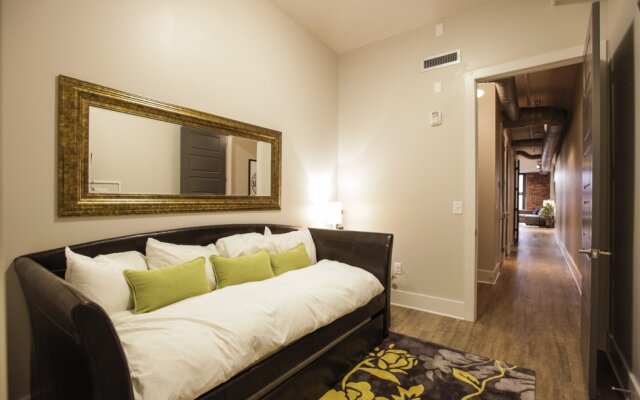 Broadway by Nashville Vacations