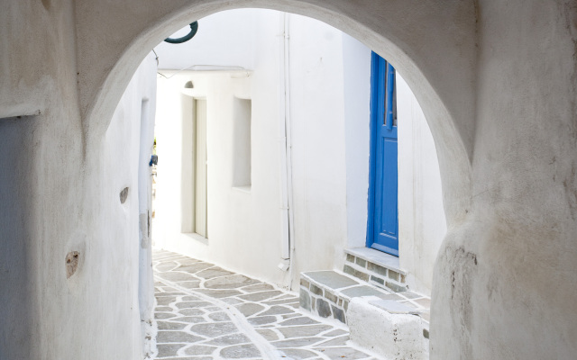 Mr & Mrs White Paros