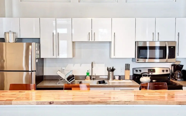 The Haus on Mirror Lake