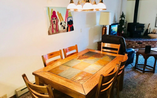 Mammoth Estates - 4 Seasons of Beauty w/ Amenities!