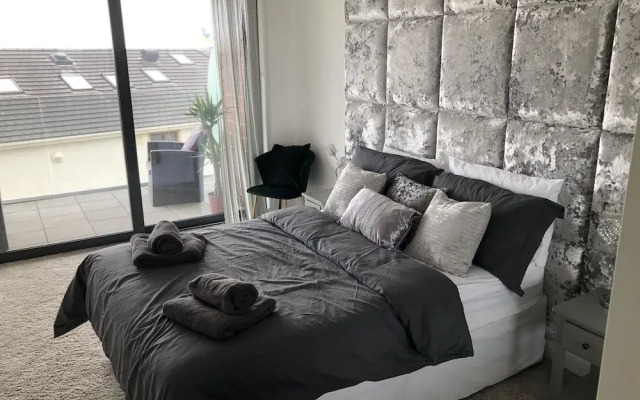 No2 Sandy Bay , Luxury Beachfront Apartment