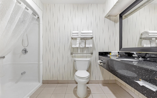 Best Western Plus Travel Hotel Toronto Airport