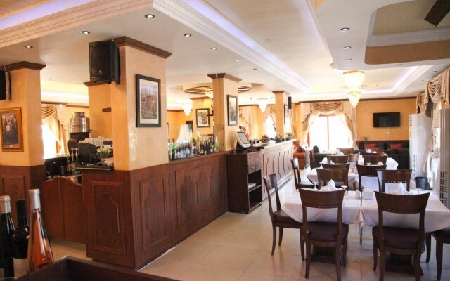 Oak Hills Hotel