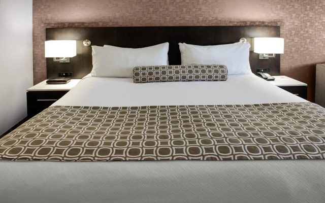 Crowne Plaza Kitchener-Waterloo by IHG