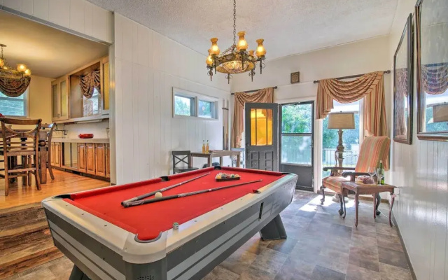 Bright Springfield Home: Walk to Nature Center!
