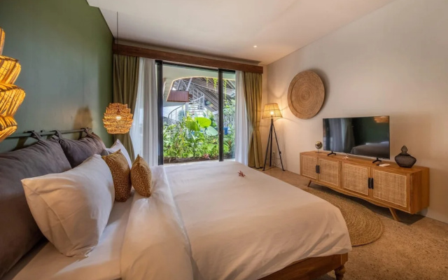 Stunning Architecture 5BR Bamboo With Tropical Pool Villa in Umalas