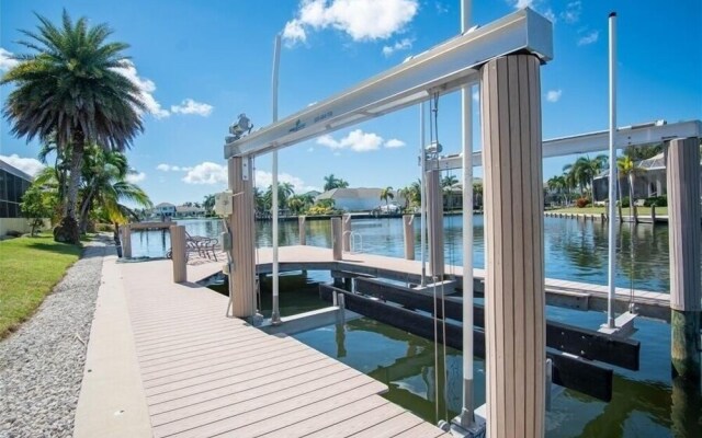 300 Edgewater Ct 3 Bedroom Home by Redawning