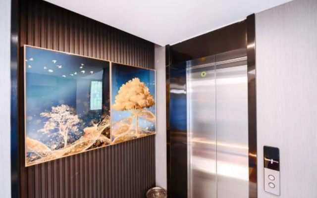 Jiayun Hotel (Shenzhen Longhua subway station store)