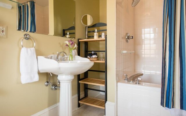 Steeles Tavern Manor