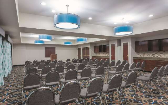 La Quinta Inn & Suites by Wyndham Covington