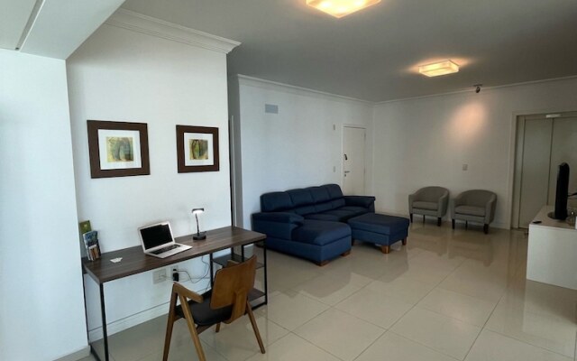 Amplo Apartamento Um Por Andar