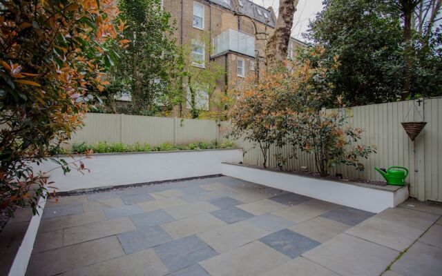 Garden Flat in Shepherds Bush