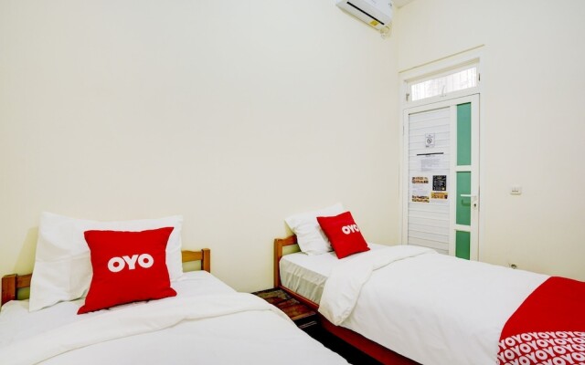 Innapp Tenggilis Family Residence by OYO Rooms