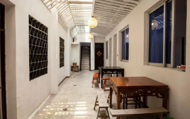 Yuyang Gengdu Jiangyuan Inn