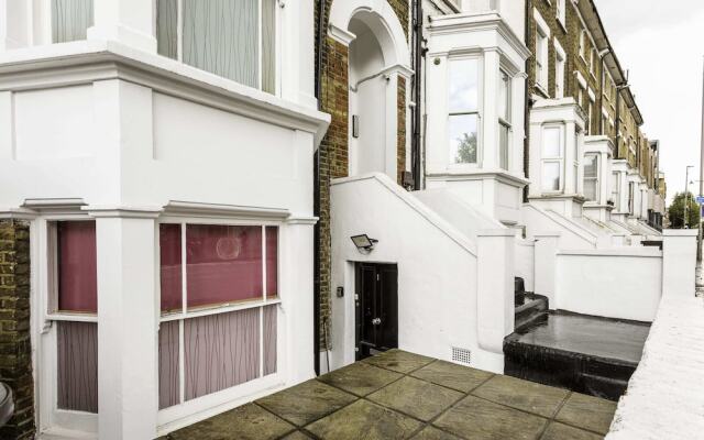 Spacious Clapham Junction Apartment