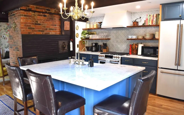 Silsbee's by Daniels House