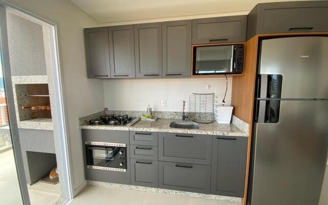 Apto c/churrasq na sacada em bombinhas RNA0303