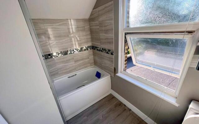 New 5-bed & 4 Bathroom House in Croydon