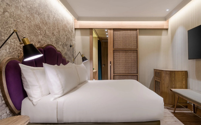 Querencia de Sevilla Autograph Collection