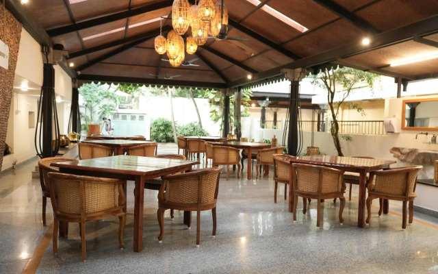Hanu Reddy Residences Poes Garden