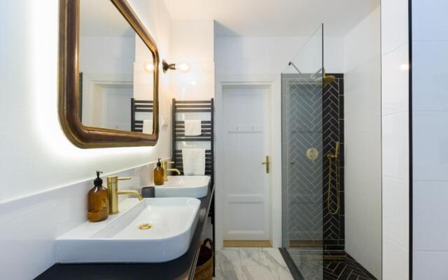 Style & Harmony in The Absolute Center of Budapest