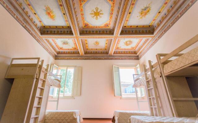 Student's Hostel Estense