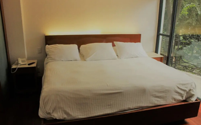 Condesa Suites