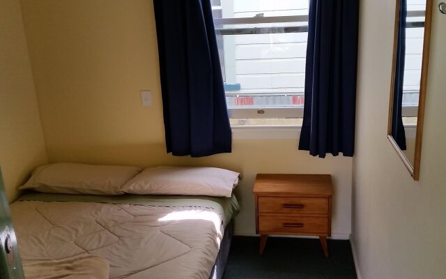 Tamara Riverside Lodge - Hostel/Backpacker