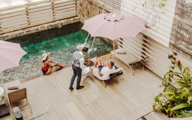 Le Saint Pierre Hotel