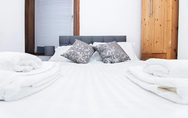 The Summit West End - 1BR Cosy Flat, Central, Wifi