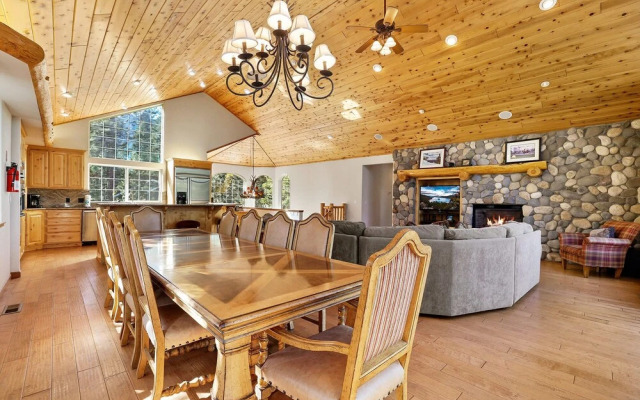 The Lodge on Oaxaco - Epic Man Cave / Billiard Room