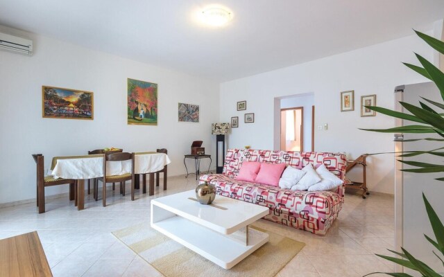 Stunning Home in Pula With Wifi and 2 Bedrooms