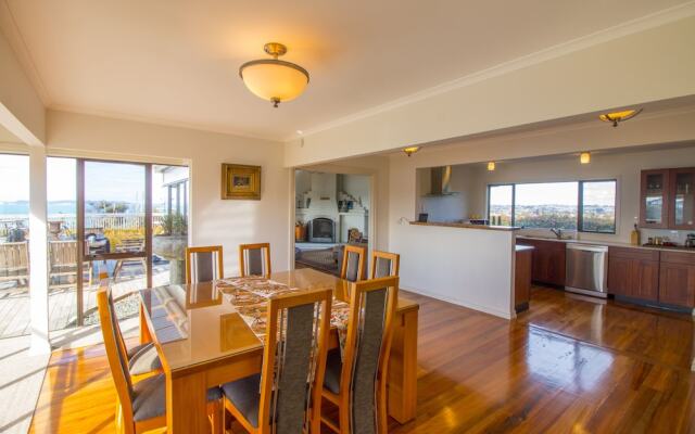 Orewa Cliff Top Holiday Home