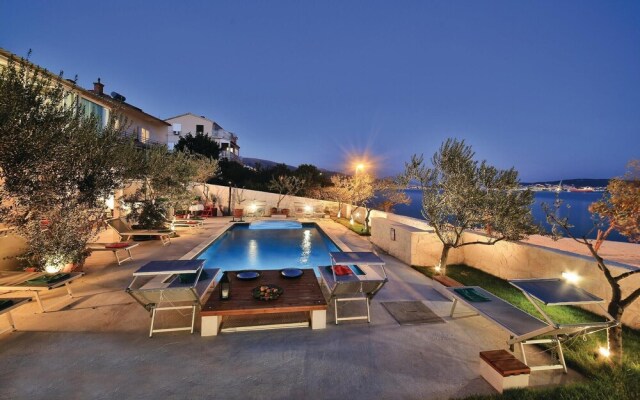 Amazing Home in Seget Donji With Wifi and 5 Bedrooms