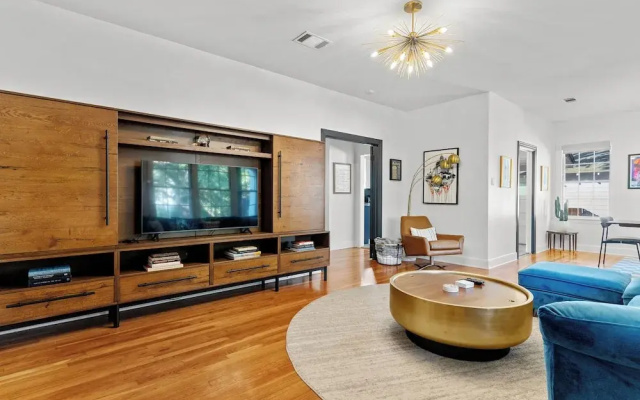 2 Mi to Downtown Austin: Family Home w/ Porch!