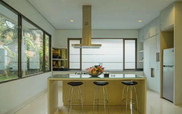 Oyama City View 4BR Villa with a Heated Pool